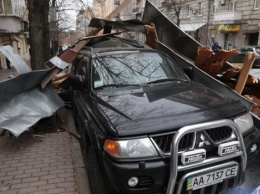 В Киеве из-за шквального ветра ситуация критическая, спасатели выезжали по крайней мере по 20 адресам, - ГосЧС