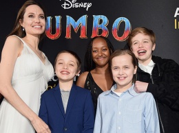 Анджелина Джоли с детьми, Ева Грин, Хелен Миррен и другие на премьере фильма "Дамбо" в Лос-Анджелесе