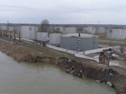Паводок в Рени: вода подмыла берег на территории порта и угрожает трассе Одесса - Рени