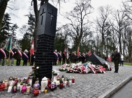 В Польше открыли памятник "жертвам украинских националистов", депутаты Львовского облсовета призвали руководство Украины отреагировать