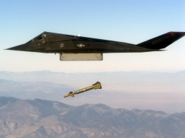 Военные испытали первую управляемую авиабомбу: "малютка" превзошла легендарные ракеты