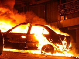 На стоянке в Одессе горели автомобили (ВИДЕО)