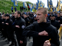 В США назвали С14 и "Азов" "группами ненависти"