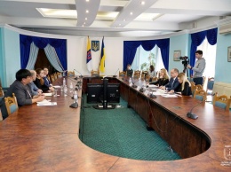 Степанов пообещал международным наблюдателям честные выборы