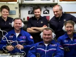 Экипаж "Союз МС-12" после стыковки перешел на МКС