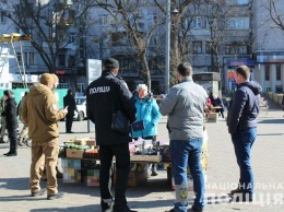 На Печерске устроили облаву на уличных торговцев