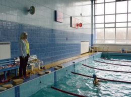 Обновленный бассейн и удобные залы: ЦГОК отремонтировал спортшколу в Покровском районе