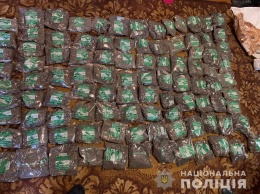 Ничего себе товар: в продуктовом магазине под Харьковом нашли неожиданные пакеты (фото)