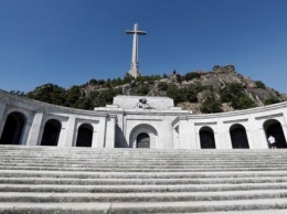 Власти Испании определились с датой перезахоронения диктатора Франко