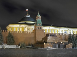 В Москве Мавзолей Ленина облили оливковым маслом