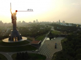 На монументе "Родина-мать" в Киеве открыли экстремальную смотровую площадку. Фото