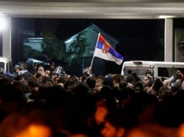 В Сербии протестующие вломились в здание гостелерадио