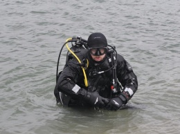 Крымские спасатели отрабатывают занятия по водолазным спускам