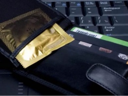 Презервативы и чеки: 10 вещей которые специалисты не рекомендуют хранить в кошельке