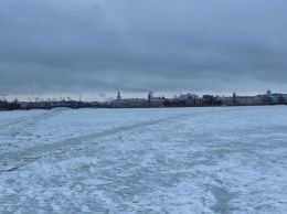 Под Петербургом двое взрослых и ребенок провалились под лед