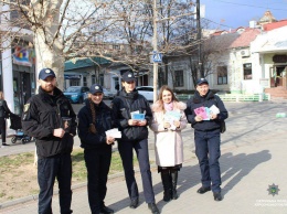 Херсонские патрульные общались с горожанами на Суворова