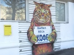 Кот, который выпил кофе: в Одессе на жилом доме появился очаровательный мурал