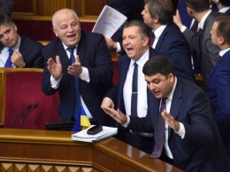 "Несколько бюджетов Украины потратили на виллы с бассейнами для Ляшко, Насалика и Гройсмана": украинцам расскарыли страшную правду