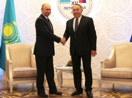 В день отставки Назарбаев говорил с Путиным - Песков