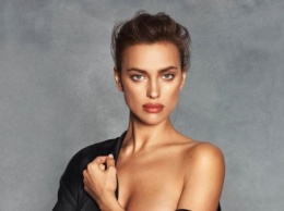 Сексапильная Ирина Шейк показала голую грудь подруги-модели
