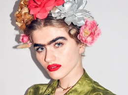 Новая Фрида Кало: что мы знаем о самой известной модели с монобровью Софии Хаджипантели