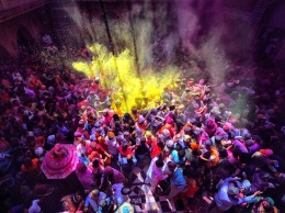 Буйство цветов и веселье: как в Индии отмечают весенний Фестиваль красок Холи (фото)