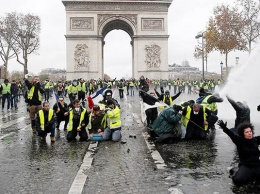 Во Франции падает общественная поддержка движения «желтых жилетов»