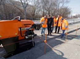 В Днепре для укладки бордюров впервые в Украине применили уникальную технологию монолитного отлива