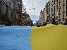 Иностранцы, банки и не только: кто попал под новые санкции Украины