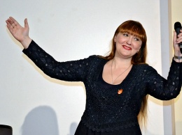 В Запорожье выступит певица, которую спасла брошка Анны Герман
