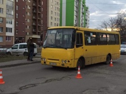 Во Львове маршрутка насмерть переехала десятилетнюю девочку