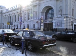 Вокзальные бомбилы глушат звонки: Российские водители нашли способ уничтожить Яндекс.Такси