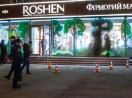 Неизвестные пытались поджечь магазин Roshen в Киеве. Опять ( ФОТО и ВИДЕО)