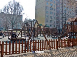 В Днепре появилась детская площадка из дерева