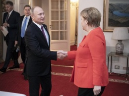 General-Anzeiger: Меркель впервые после аннексии Крыма может приехать на "Петербургский диалог" с Путиным