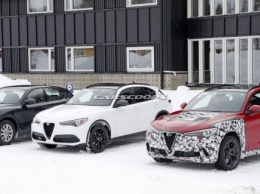В Сеть «слили» фото трех экземпляров кроссовера Alfa Romeo Stelvio