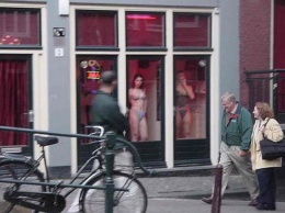 В Амстердаме запретят экскурсии по кварталу красных фонарей