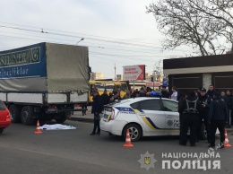 На поселке Котовского грузовик насмерть сбил пенсионерку (фото)