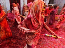 В Индии отмечают праздник красок Холи