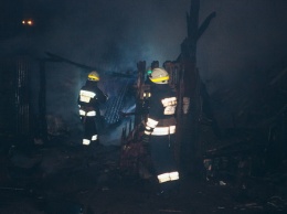 В Днепре на улице Маяковского сгорели деревянные склады