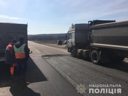 ДТП на Киевской трассе: в больнице умер второй работник дорожной службы