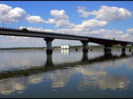 Мост для грузовиков в Николаеве закрыли, но где им объезжать, еще не решили