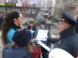 Сотрудники полиции в Симферополе провели социальную акцию «Стоп - мошенник!»