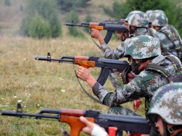 Армия Румынии планирует отказаться от автомата Калашникова