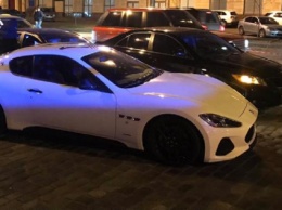 В Киеве мужчина на Maserati после ДТП обстрелял чужую машину. Фото