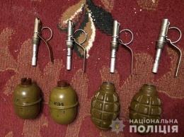 На Николаевщине местный житель хранил на подоконнике боевые гранаты и наркотики