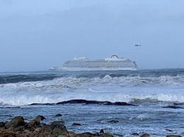 У побережья Норвегии терпит бедствие круизный лайнер с 1300 пассажирами на борту. Фото, видео