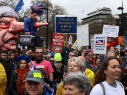 В Лондоне тысячи людей требуют проведения второго референдума о Brexit