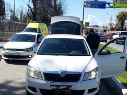 В Сочи на пешеходном переходе сбили женщину с двумя детьми