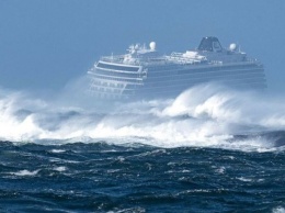 Что происходило на борту круизного лайнера, который терпел бедствие у побережья Норвегии: появились пугающие видео
